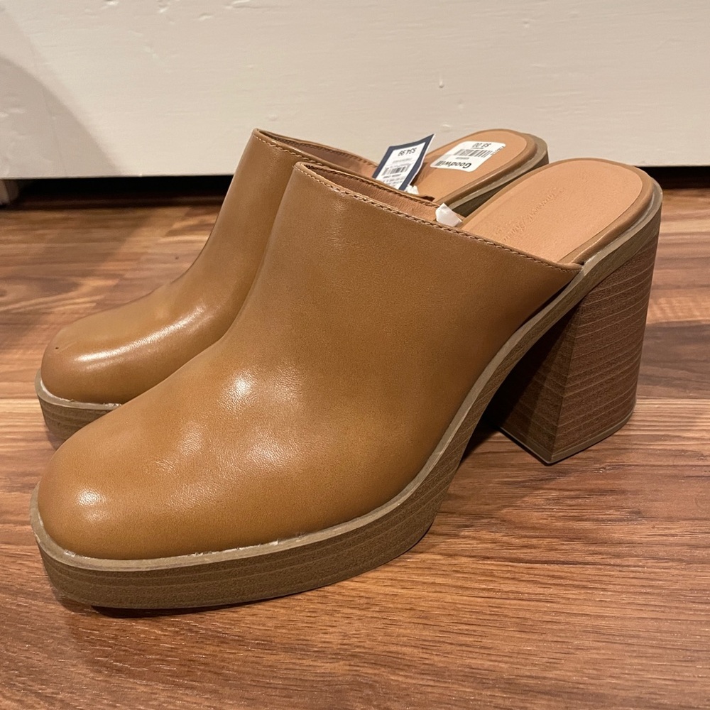 🌵NWT Universal Thread Chunky Heeled Clogs Tan/Camel Size 9